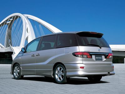 Автостекла Toyota Estima II c установкой в Москве